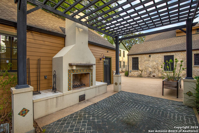 Image 48 of 50 For 215 Rosewood E