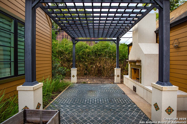 Image 49 of 50 For 215 Rosewood E