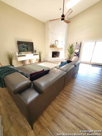 Image 10 of 39 For 14526 Majestic Prince St