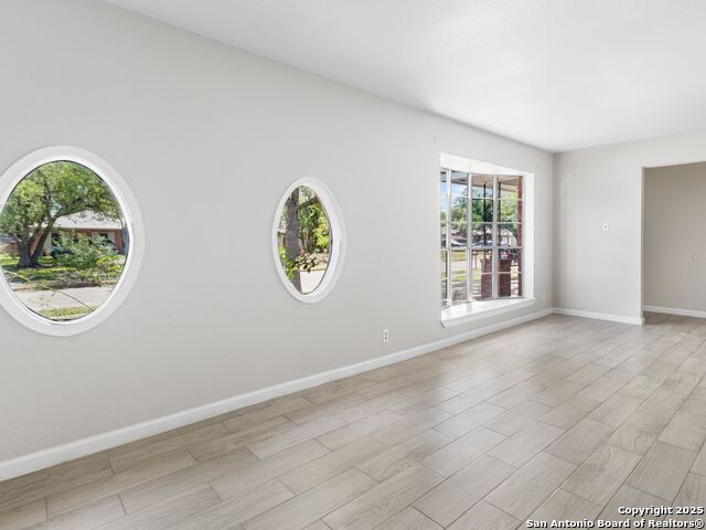 Image 13 of 28 For 6827 Brookport