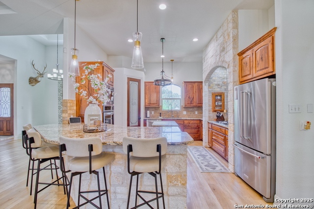 Listing photo id 3 for 113 Elk Run  