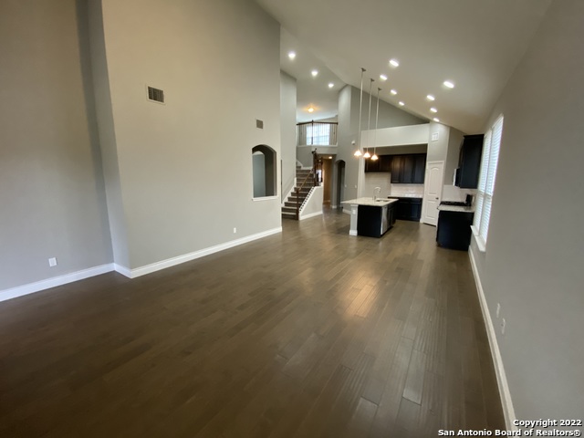 Listing photo id 5 for 27447 Rio Cir