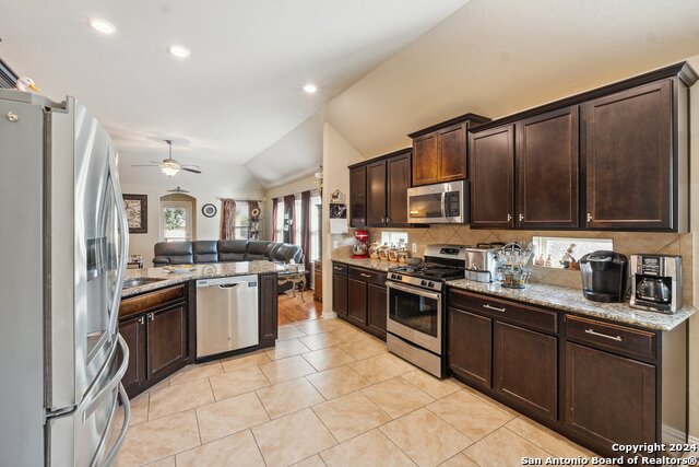 Listing photo id 8 for 5018 Italica