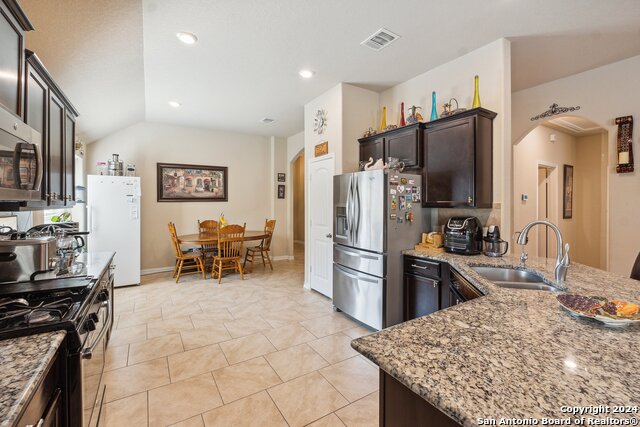 Listing photo id 14 for 5018 Italica