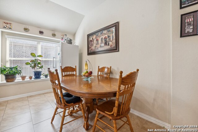 Listing photo id 15 for 5018 Italica