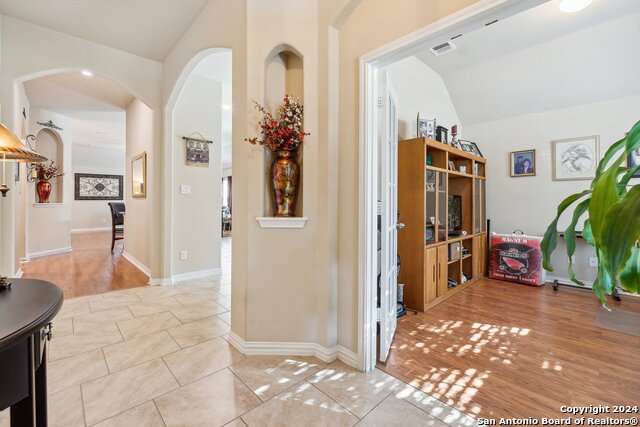 Listing photo id 16 for 5018 Italica