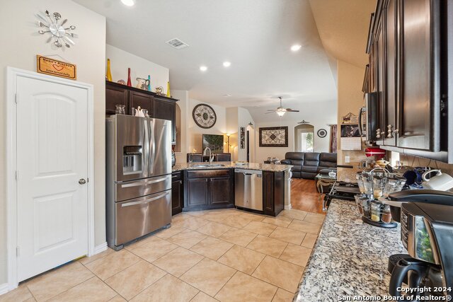 Listing photo id 17 for 5018 Italica