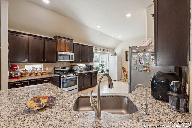 Listing photo id 18 for 5018 Italica