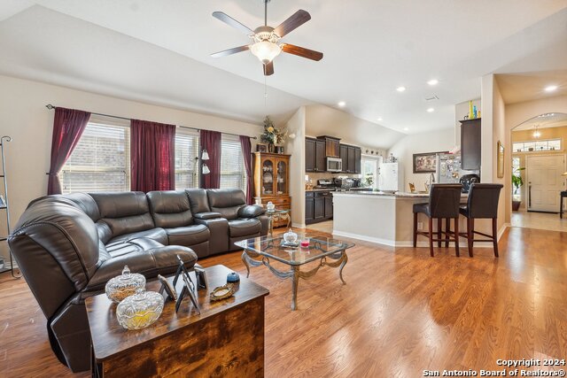 Listing photo id 5 for 5018 Italica