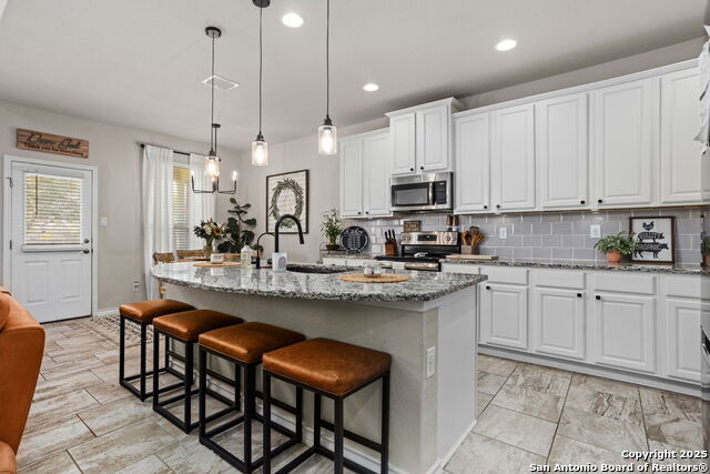 Image 17 of 38 For 417 Saddle Glen