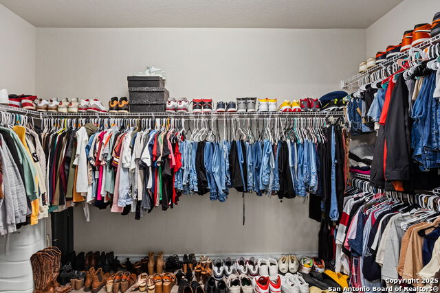 Image 25 of 38 For 417 Saddle Glen