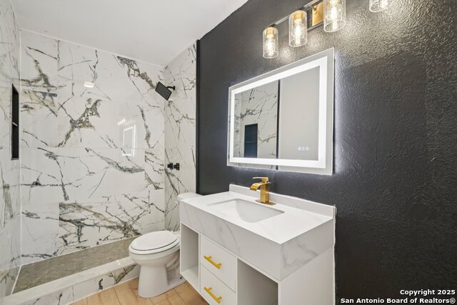 Image 18 of 22 For 9738 Valley  