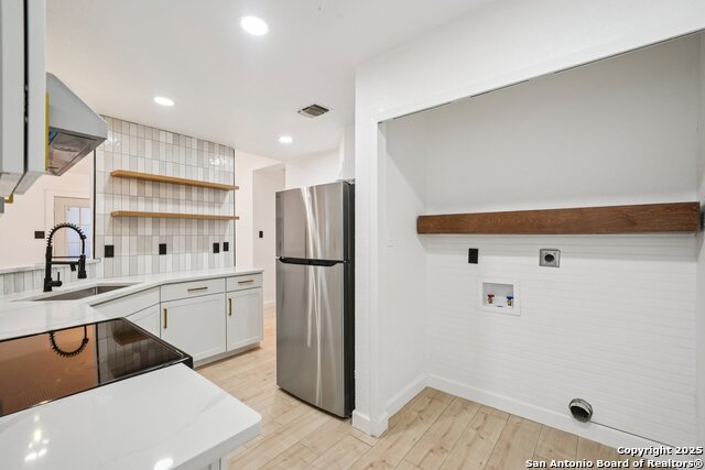 Image 8 of 22 For 9738 Valley  