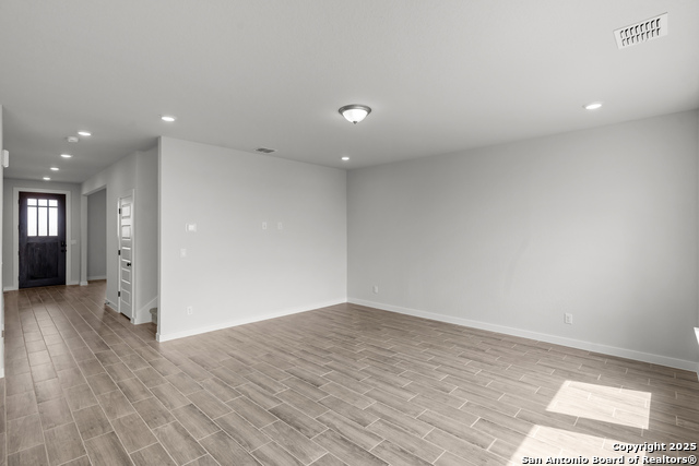 Image 11 of 36 For 2070 Newforest Peak