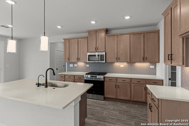 Image 14 of 36 For 2070 Newforest Peak