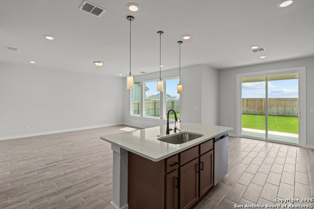 Image 15 of 36 For 2070 Newforest Peak