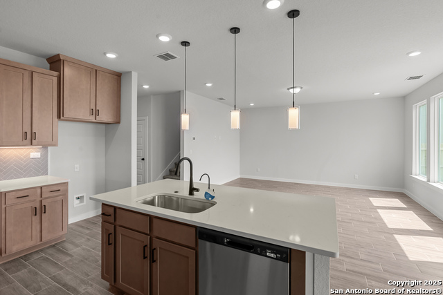 Image 16 of 36 For 2070 Newforest Peak