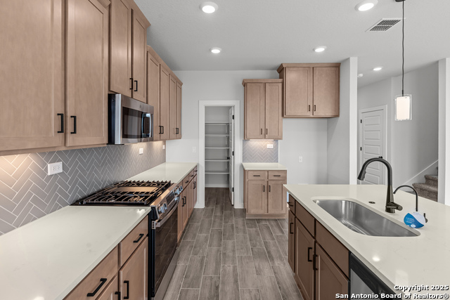 Image 17 of 36 For 2070 Newforest Peak