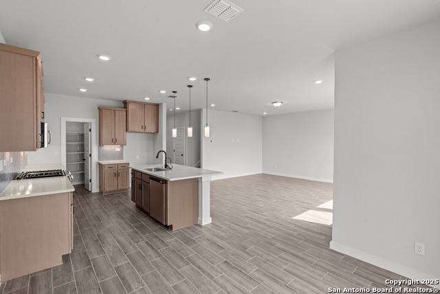 Image 18 of 36 For 2070 Newforest Peak