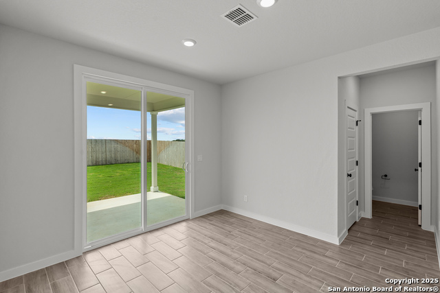 Image 19 of 36 For 2070 Newforest Peak