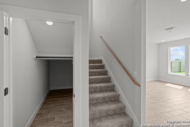 Image 21 of 36 For 2070 Newforest Peak