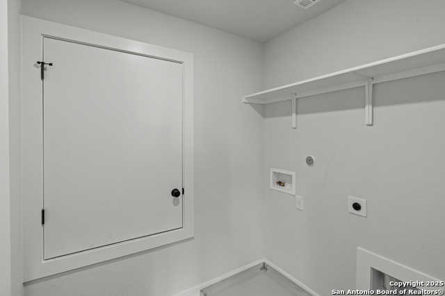 Image 28 of 36 For 2070 Newforest Peak