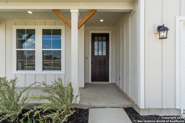 Image 4 of 36 For 2070 Newforest Peak