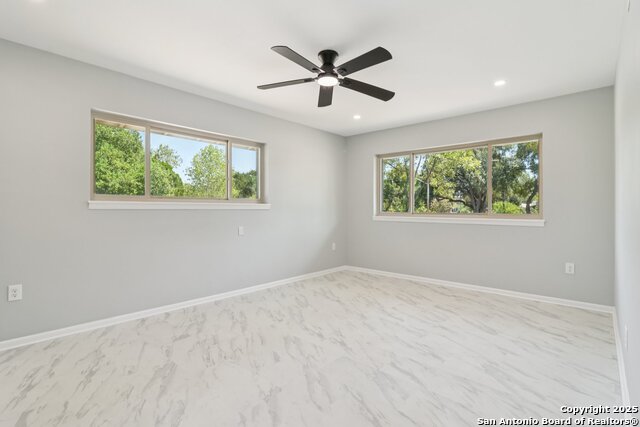 Image 24 of 44 For 131 Shadywood Ln