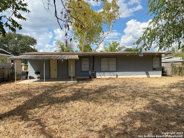 Listing photo id 11 for 634 Karen Ln