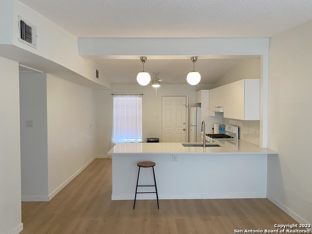 Listing photo id 1 for 634 Karen Ln