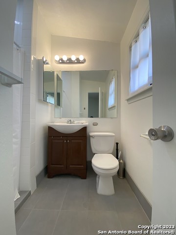 Listing photo id 5 for 634 Karen Ln
