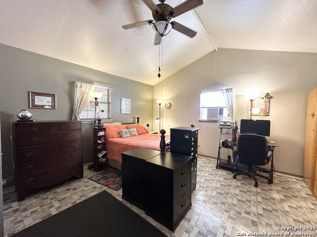 Image 10 of 23 For 606 S San Horacio Ave
