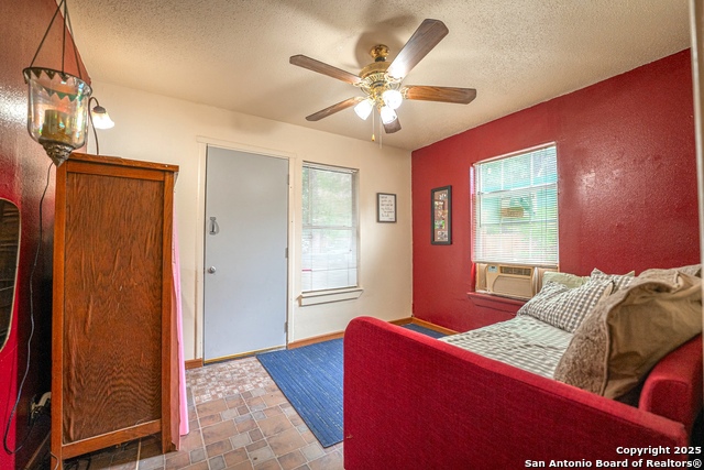 Image 15 of 23 For 606 S San Horacio Ave