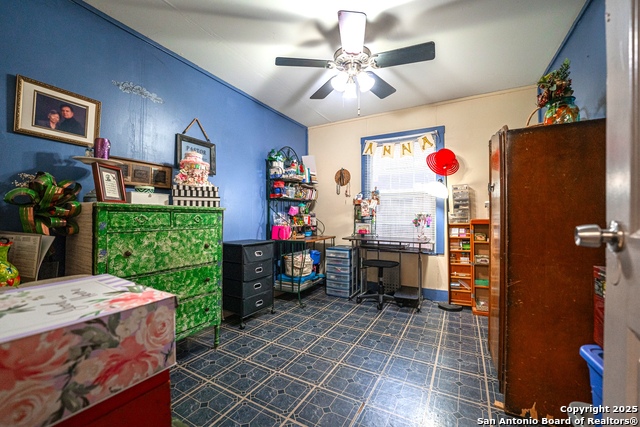 Image 16 of 23 For 606 S San Horacio Ave