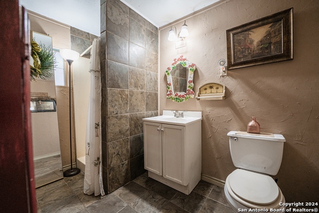 Image 17 of 23 For 606 S San Horacio Ave