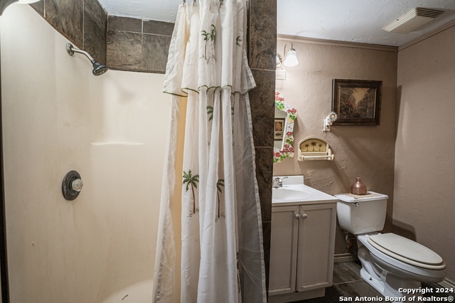 Image 18 of 23 For 606 S San Horacio Ave