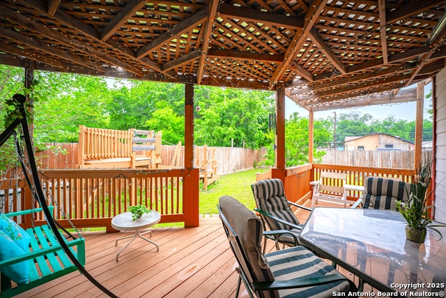 Image 19 of 23 For 606 S San Horacio Ave