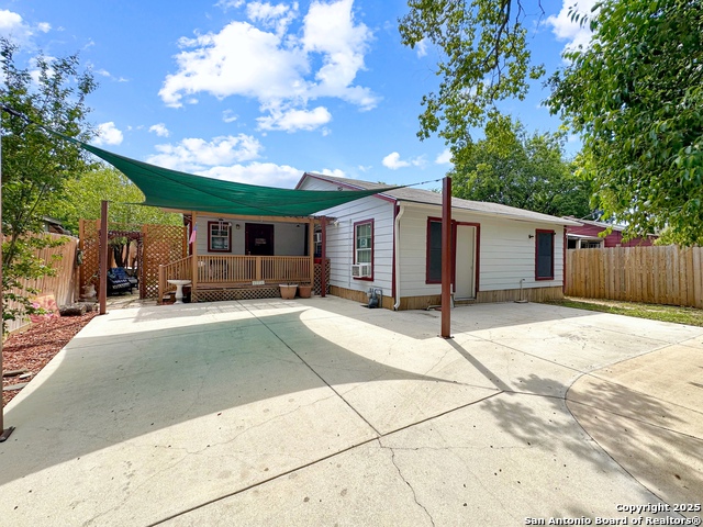 Image 2 of 23 For 606 S San Horacio Ave