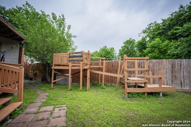 Image 21 of 23 For 606 S San Horacio Ave