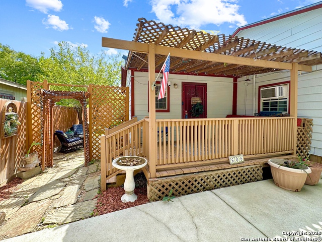 Image 3 of 23 For 606 S San Horacio Ave