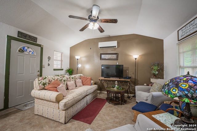Image 4 of 23 For 606 S San Horacio Ave