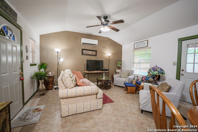 Image 5 of 23 For 606 S San Horacio Ave