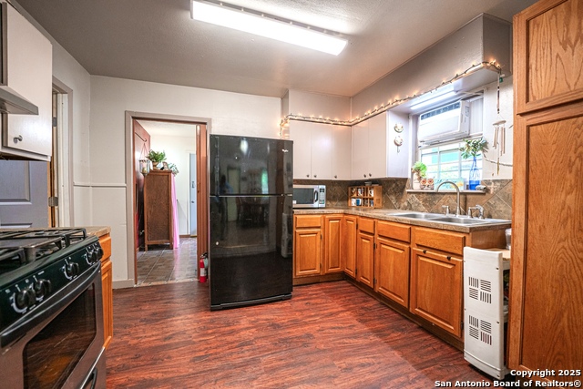 Image 7 of 23 For 606 S San Horacio Ave