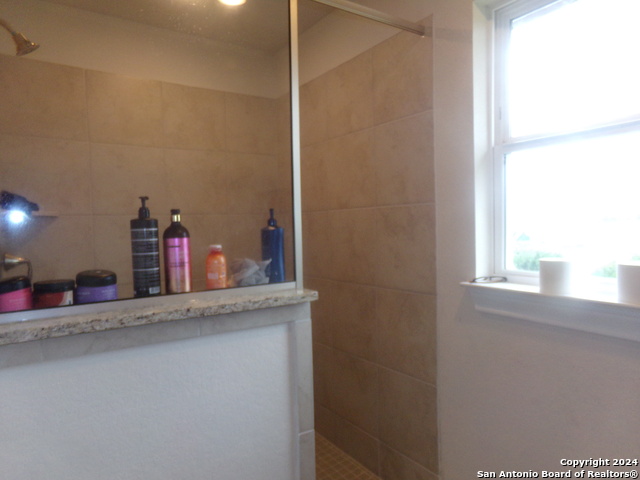 Image 25 of 40 For 15307 Comanche Grove