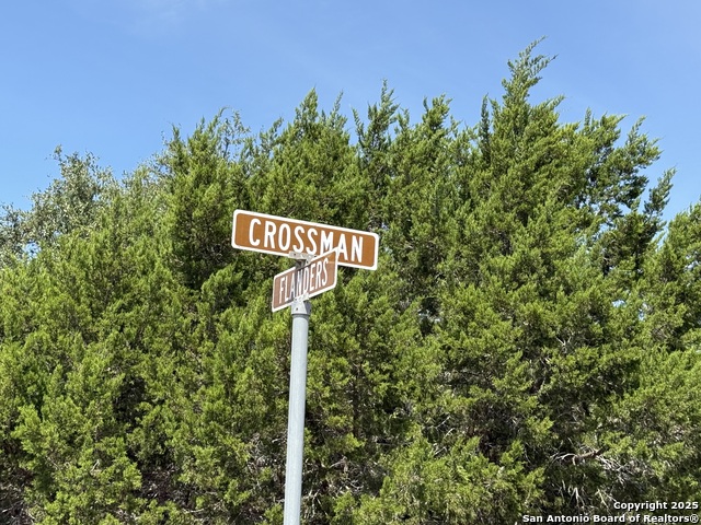 Listing photo id 12 for 640 Crossman