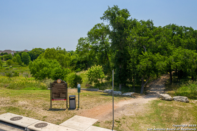 Listing photo id 13 for 9428 Mattock