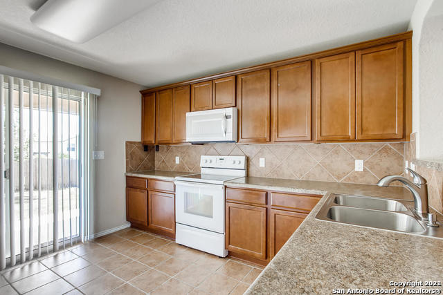 Image 11 of 27 For 25103 Remington Oaks