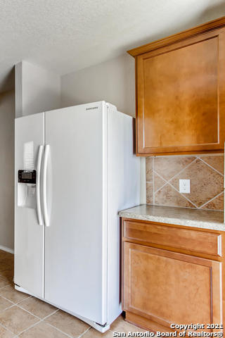 Image 13 of 27 For 25103 Remington Oaks