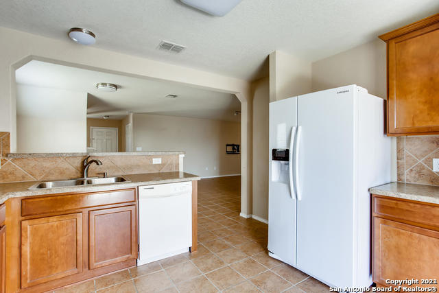 Image 14 of 27 For 25103 Remington Oaks