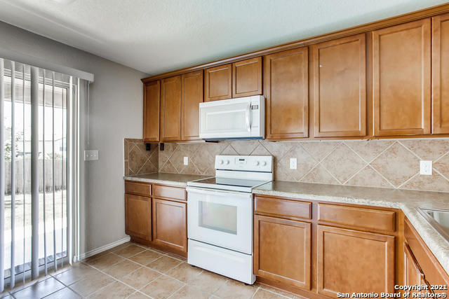 Image 15 of 27 For 25103 Remington Oaks